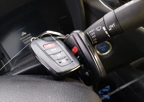 2021 Toyota Corolla Hybrid Le z USA, uszkodzony, nr VIN JTDEAMDEXMJ034141